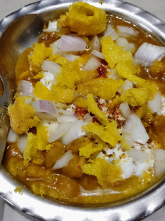 छोले चाट (Chole chaat recipe in Hindi) रेसिपी मुख्य फोटो