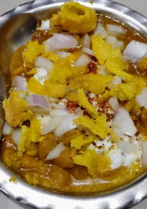 छोले चाट (Chole chaat recipe in Hindi) रेसिपी मुख्य फोटो