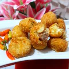 A picture of Bola bola kentang isi sosis mozarella.