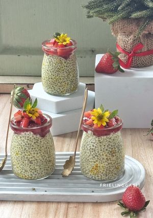 Foto resep Saffron Strawberry Chia Seed Pudding