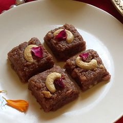 A picture of Dodha burfi.