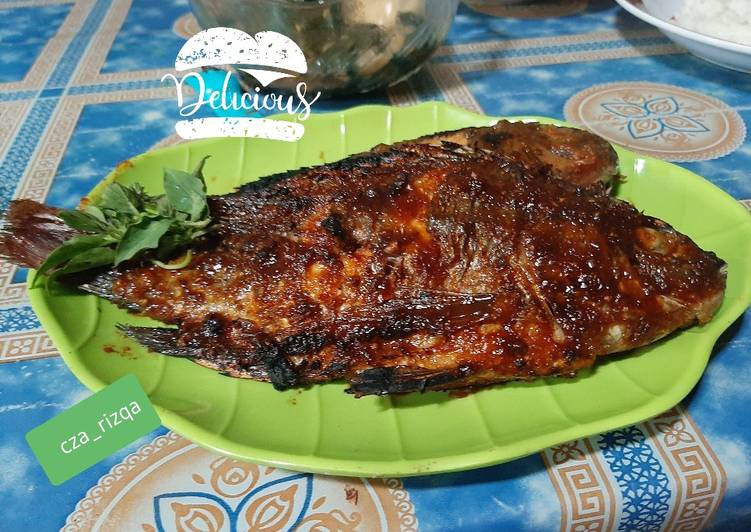 Langkah Mudah untuk Menyiapkan Gurami bakar kecap, Menggugah Selera