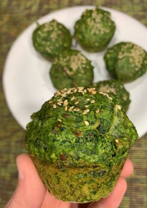 Una foto de Muffin de espinaca y lino