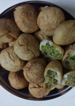 લીલવા વટાણા ની કચોરી(Lilava Vatana ni kachori recipe in Gujarati રેસીપી મુખ્ય ફોટો