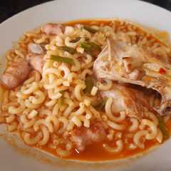 Una foto de Fideos guisados con conejo