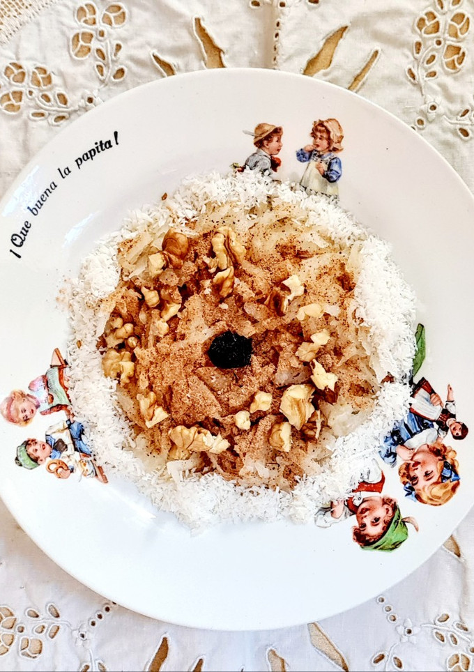 Una foto de Manzana y coco rallados con canela y nueces 🍋Postrecito de 5 ing.,10 en salud, 0 en complicaciones