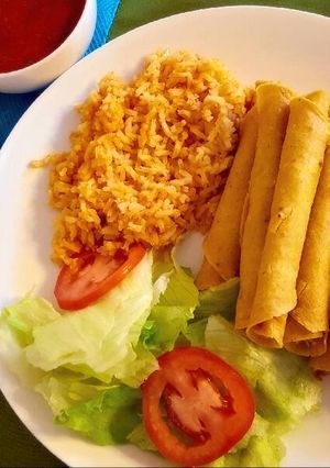 Una foto de Flautas de pollo