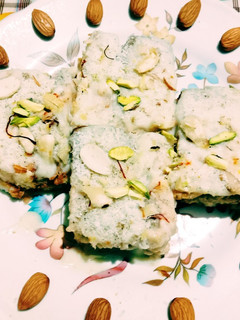 મિલ્ક મલાઈ ડ્રાય ફ્રુટ કસ્ટર્ડ (Milk Malai Dryfruit Custard Recipe In Gujarati) રેસીપી મુખ્ય ફોટો