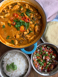 A picture of Chicken, spinach & brown lentil coconut curry.