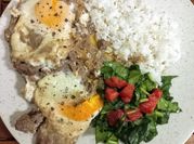 Una foto de lomo encebollado