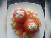 Una foto de tomate relleno con jamón
