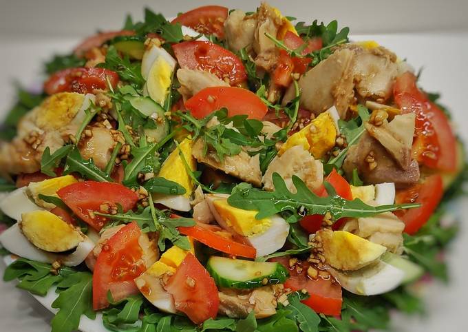 Салат с консервированной горбушей