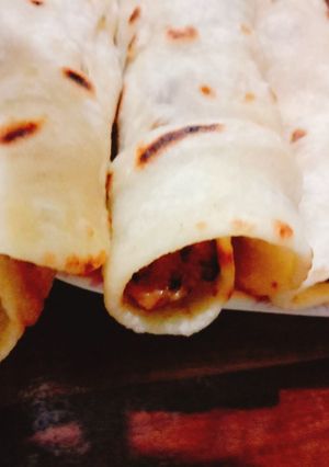 A picture of Chicken roll paratha.