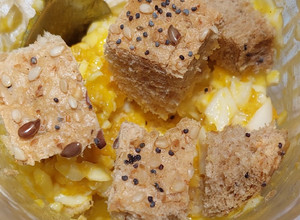 Una foto de 🥚Huevo a la Copa con Pan Amasado Integral 🌾