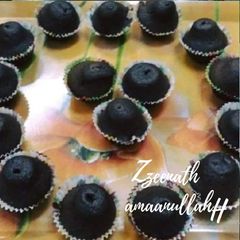 A picture of Dark Chocolate Mini Cupcakes.