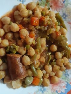 Una foto de Guiso de garbanzos con el aliño de mi abuela