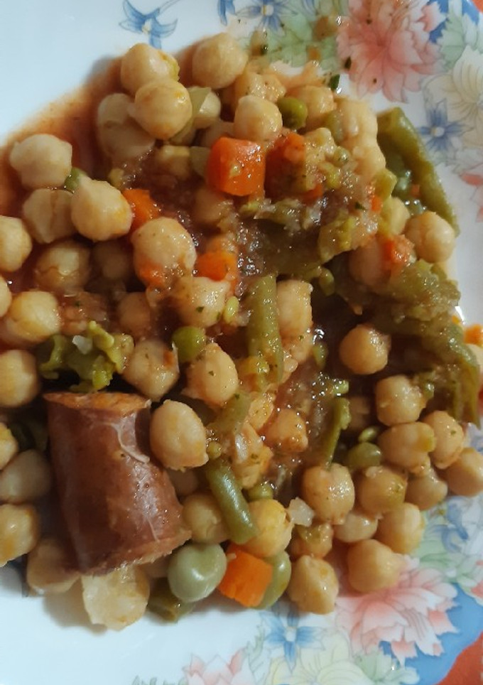 Una foto de Guiso de garbanzos con el aliño de mi abuela