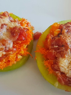 Una foto de Zapallitos de tronco rellenos de ricotta y zanahoria