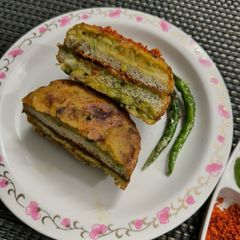 A picture of Ulta Vada Pav.