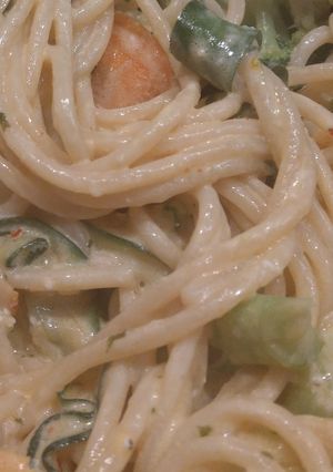A picture of Random creamy vegetable spaghetti with garlic.