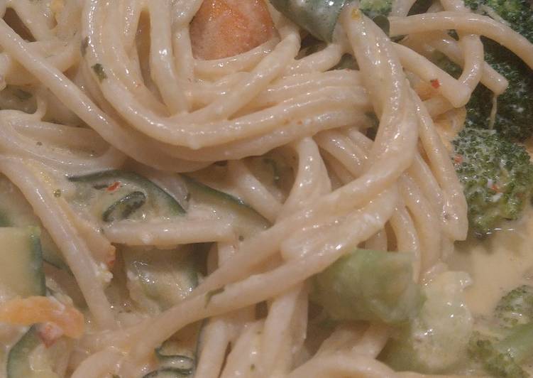 Random creamy vegetable spaghetti with garlic Random creamy vegetable spaghetti with garlic