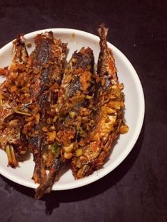 Hình của món Cá nục muối chiên xả ớt.