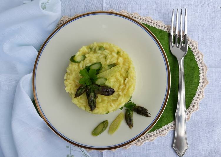 Risotto agli asparagi con curcuma