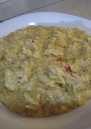 Una foto de Arroz amarillo con pollo
