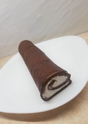 Piskótatekercs vaníliás krémtúróval liszt nélkül recept fotója