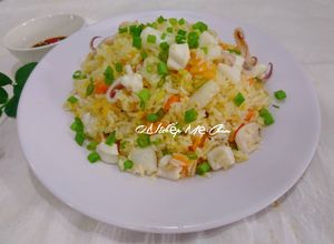 Hình của món Cơm chiên mực trứng muối.