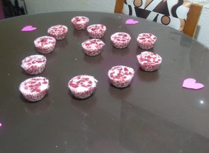 Una foto de Cheesecake de fresa tipo cupcake