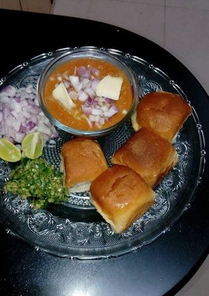 पाव भाजी(pav bhaji recipe in hindi) रेसिपी मुख्य फोटो