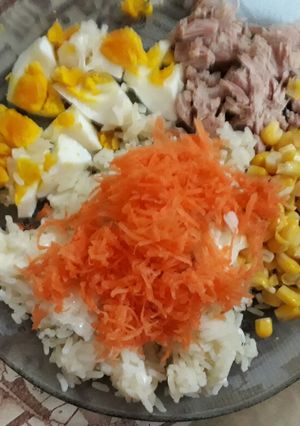 Una foto de Arroz con atún y legumbres