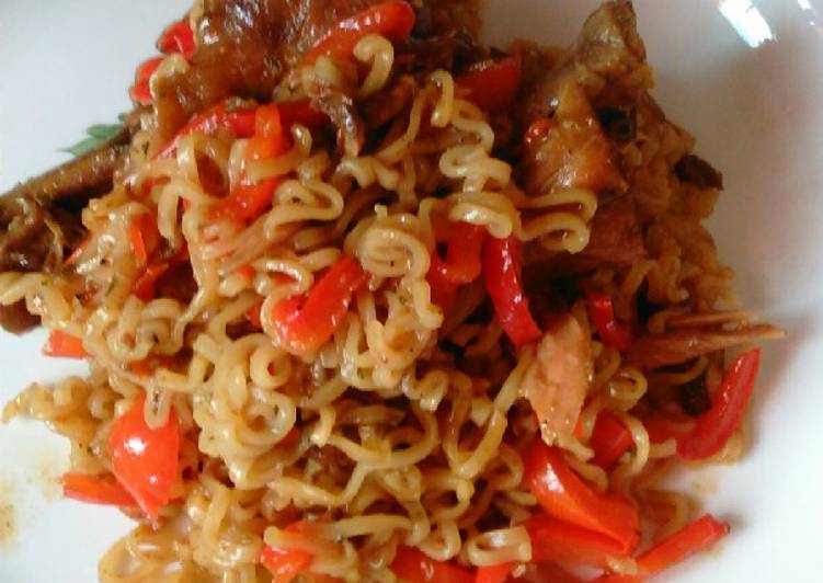 Ramen o fideos chinos con pollo