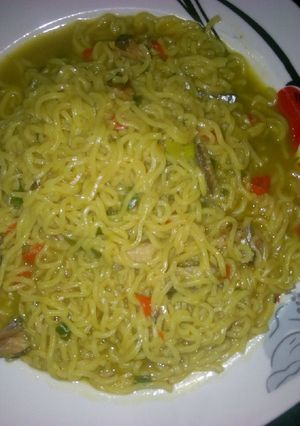 A picture of Noodles with sardines.
