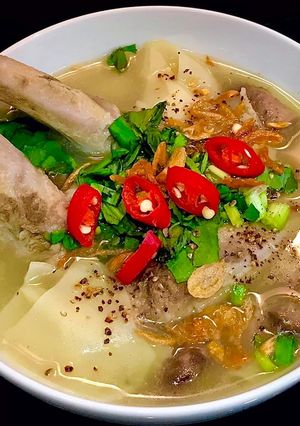Hình của món Hoành Thánh Lá Nấu Sườn Cọng, Củ Cải Muối.