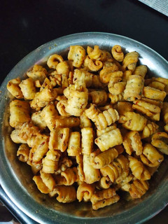 சீஸ் பீஸ்ஸா ரோல் மாத்ரி செய்முறை முக்கிய புகைப்படம்