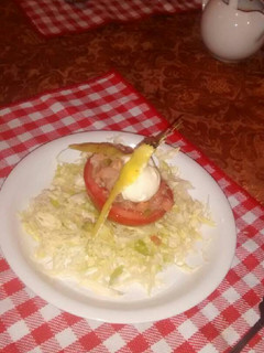 Una foto de Tomates rellenos Fácil y económico