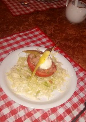 Una foto de Tomates rellenos Fácil y económico