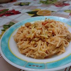 A picture of Chicken chowmein.