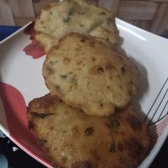 A picture of Rice flour and radish ki Puri.