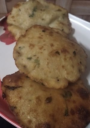 A picture of Rice flour and radish ki Puri.