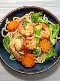 Mì Udon xào tôm & bông cải xanh, cà rốt
