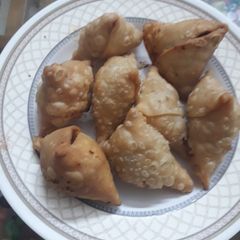 A picture of Punjabi samosa.
