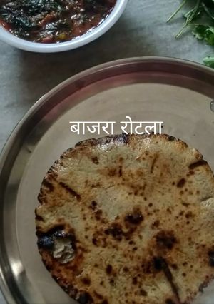 बाजरे का रोटला(Bajre ka rotla recipe in Hindi) रेसिपी मुख्य फोटो