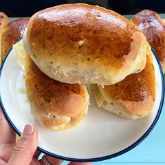 A picture of Fluffy Garlic Bread Roll.
