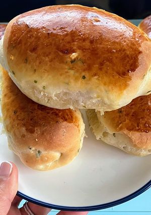 A picture of Fluffy Garlic Bread Roll.