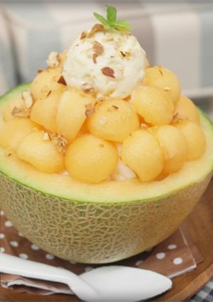 A picture of Melon Milk Shaved Ice – Popular Korean Dessert.