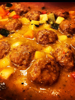 Una foto de Albóndigas morunas con verduras