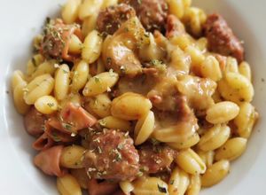 Una foto de Orecchiette con sofrito de calamar y butifarra (sin gluten)